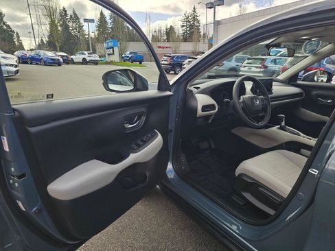 Certified 2025 Honda HR-V LX image 17