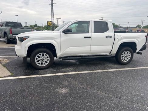 Used 2024 Toyota Tacoma SR AWD/4WD image 2