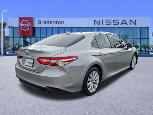 Used 2019 Toyota Camry LE image 5