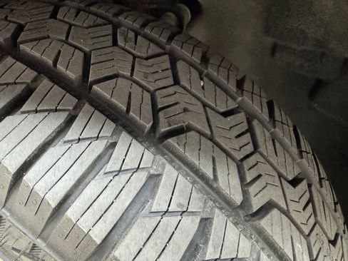 Used 2022 Ford Explorer XLT AWD/4WD image 30