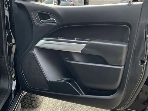 Used 2022 Chevrolet Colorado LT w/ LT Convenience Package image 16