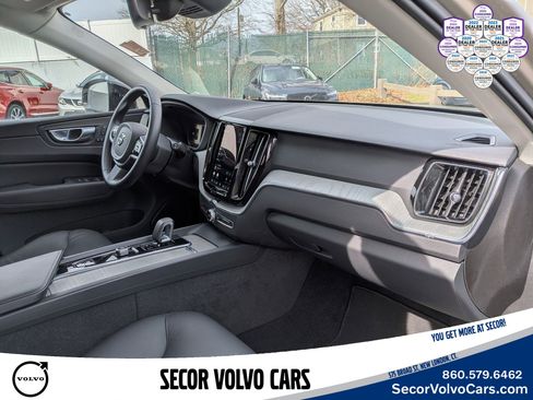 Used 2025 Volvo XC60 B5 Plus image 22