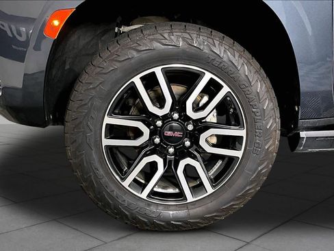 Used 2021 GMC Yukon AT4 w/ AT4 Premium Plus Package AWD/4WD image 10