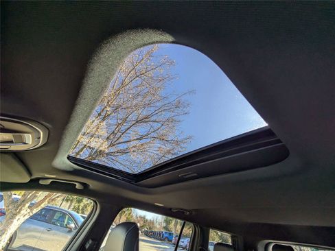 Certified 2025 Jeep Grand Cherokee L Altitude image 24