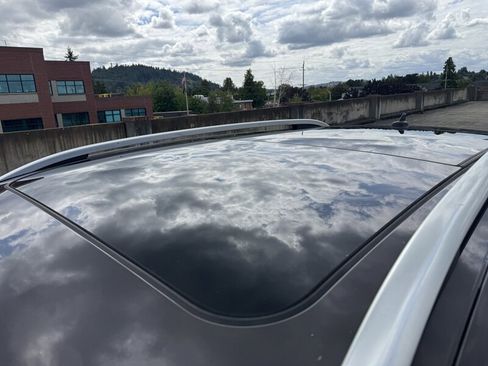 Used 2012 Volkswagen Touareg TDI image 10