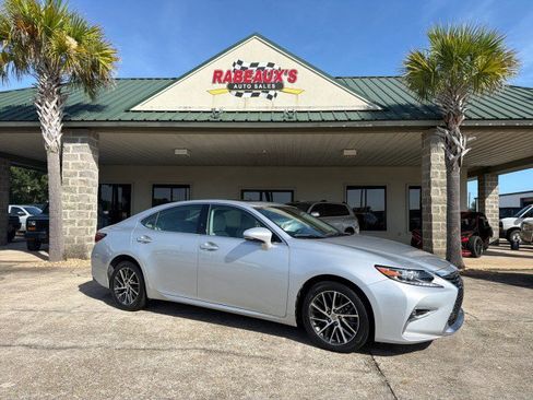 Used 2017 Lexus ES 350 w/ Luxury Package FWD image 1
