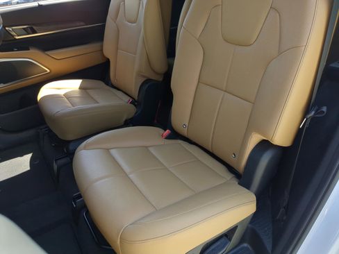 Certified 2022 Kia Telluride SX w/ Towing Package FWD image 26