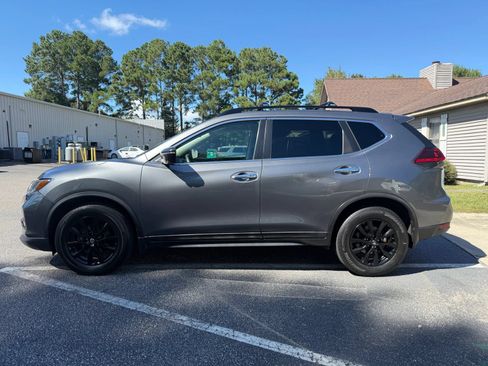 Used 2018 Nissan Rogue SV w/ Premium Package FWD image 5