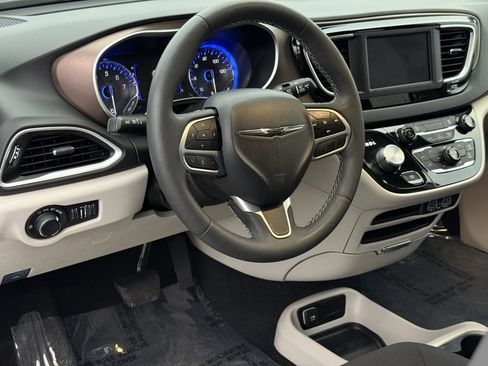 Used 2024 Chrysler Voyager LX image 11