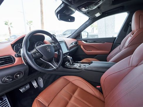 Used 2022 Maserati Levante Modena image 2