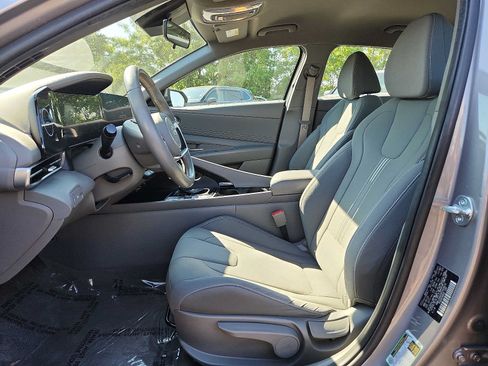 Used 2023 Hyundai Elantra SEL w/ Convenience Package FWD image 13