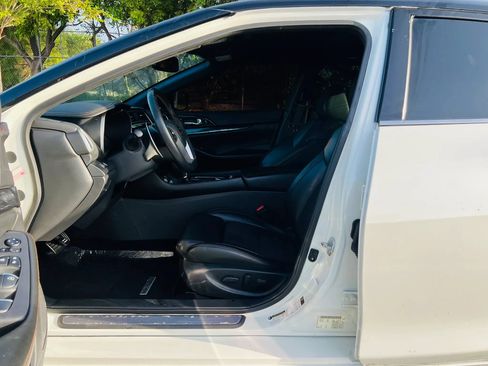 Used 2019 Nissan Maxima SR w/ Premium Package FWD image 10
