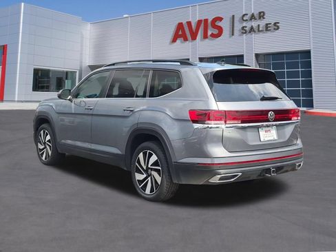 Used 2025 Volkswagen Atlas SE FWD image 9