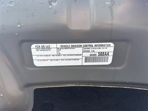 Used 2021 Chrysler Pacifica Limited w/ Uconnect Theater Family Group image 31