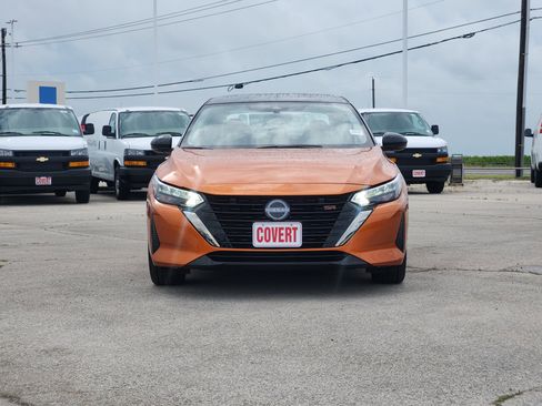 Used 2025 Nissan Sentra SR w/ Trunk Package FWD image 2
