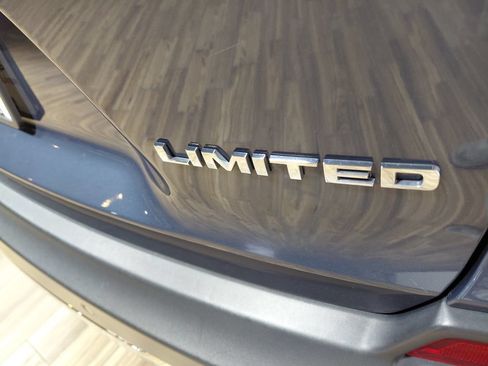 Used 2019 Jeep Cherokee Limited AWD/4WD image 14