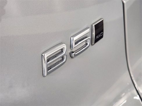 Used 2025 Volvo XC40 B5 Core image 13