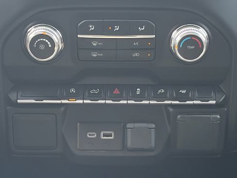 Used 2021 GMC Sierra 1500 2WD Crew Cab w/ Sierra Value Package image 26