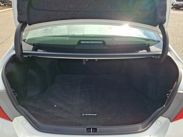 Used 2017 Toyota Camry SE FWD image 29