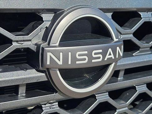 Used 2022 Nissan Frontier SV image 5