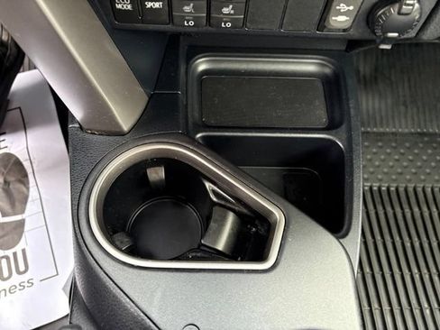 Used 2018 Toyota RAV4 XLE AWD/4WD image 25