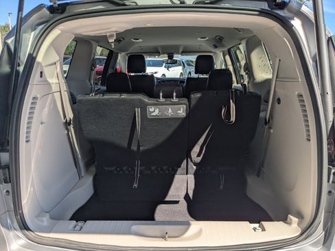 Certified 2020 Chrysler Voyager Lxi FWD image 12