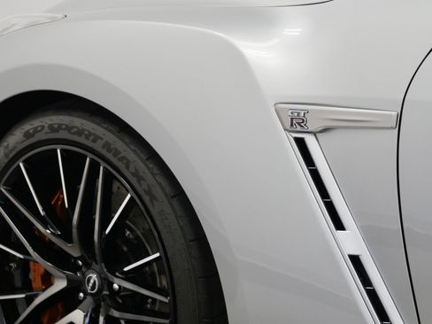 Used 2024 Nissan GT-R Premium w/ Premium Interior Package AWD/4WD image 43