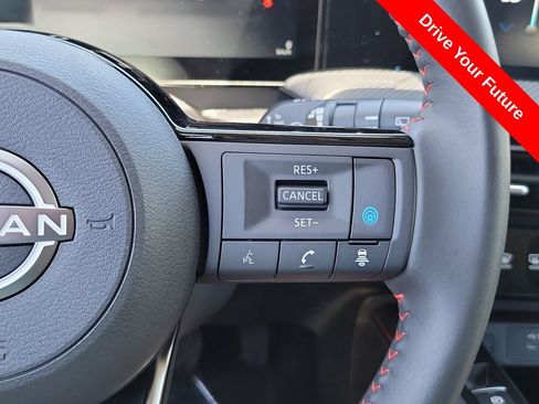 Used 2025 Nissan Kicks SR FWD image 8