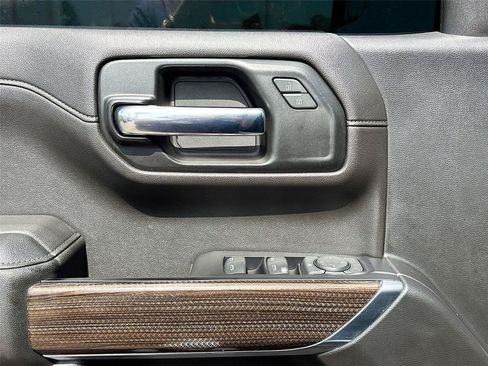 Used 2019 Chevrolet Silverado 1500 LT Trail Boss w/ Convenience Package AWD/4WD image 17