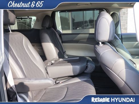 Used 2025 Kia Carnival SX FWD image 11