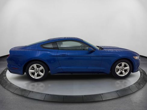 Used 2017 Ford Mustang Coupe RWD image 4