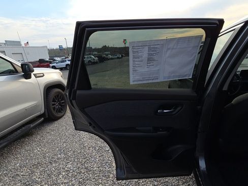 Used 2023 Nissan Rogue SV image 12