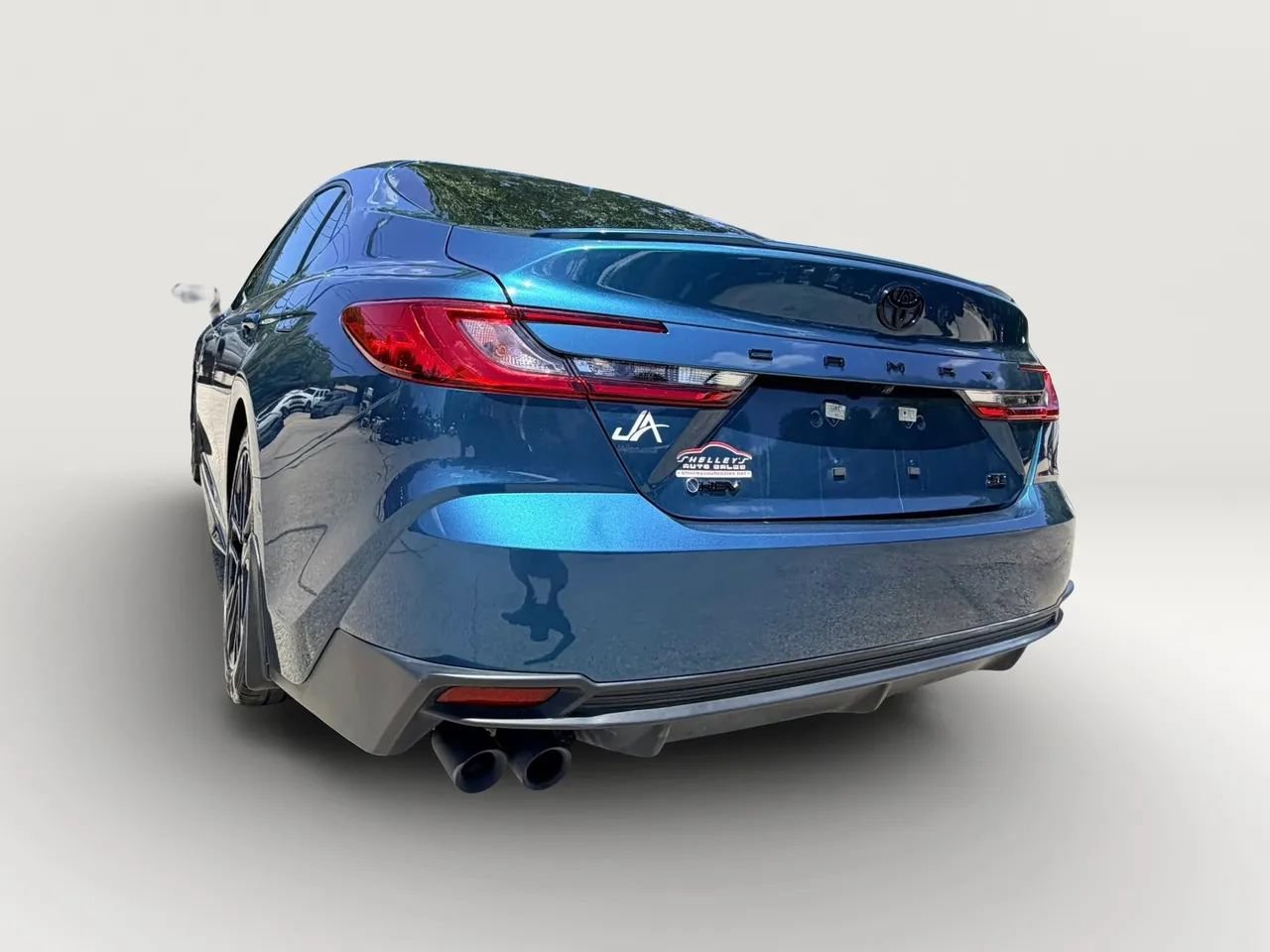 Used 2025 Toyota Camry SE w/ Convenience Package FWD image 5