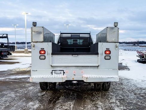 Used 2017 RAM 3500 Tradesman w/ Chrome Appearance Group image 5