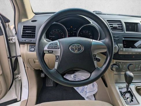 Used 2012 Toyota Highlander FWD image 12