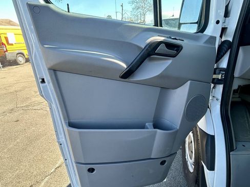 Used 2015 Mercedes-Benz Sprinter 2500 w/ Driver Comfort Package image 11