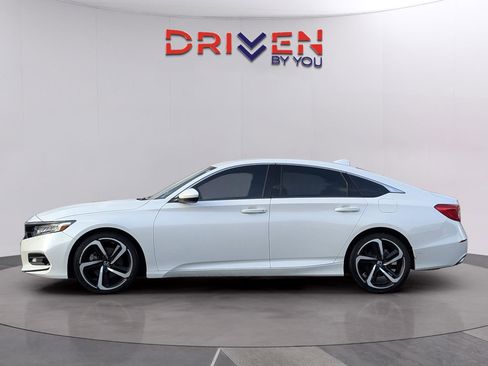 Used 2019 Honda Accord Sport image 2