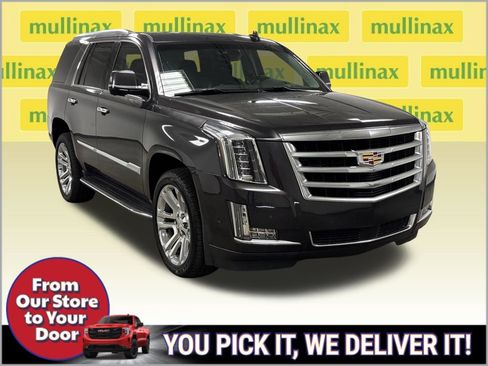 Used 2018 Cadillac Escalade Premium Luxury RWD image 2
