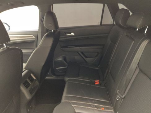 Used 2020 Volkswagen Atlas Cross Sport SE w/ Towing Package image 18