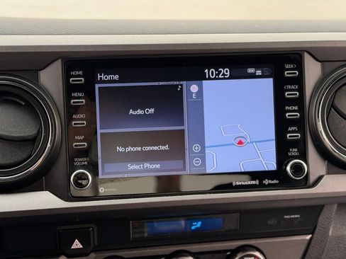 Used 2021 Toyota Tacoma TRD Off-Road w/ Technology Package AWD/4WD image 12