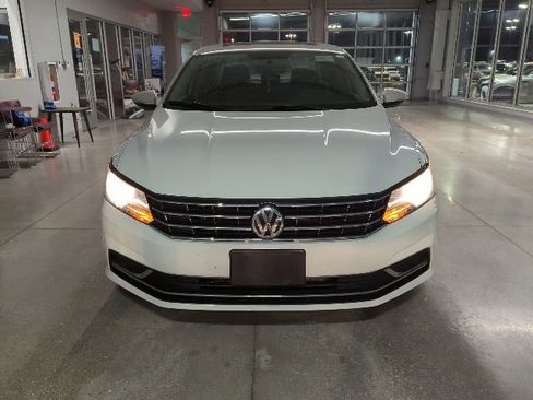 Used 2019 Volkswagen Passat 2.0T Wolfsburg FWD image 11
