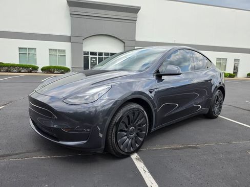 Used 2024 Tesla Model Y Long Range AWD/4WD image 14
