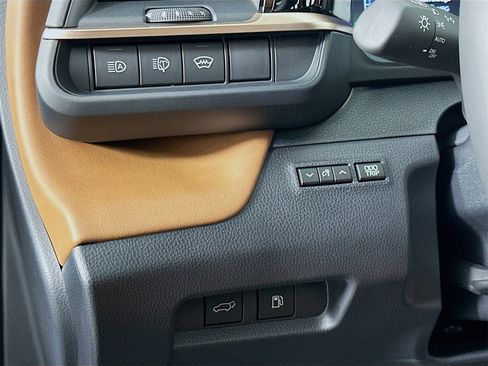 New 2025 Toyota Crown Signia image 10