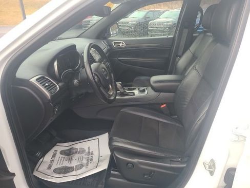 Used 2020 Jeep Grand Cherokee Laredo w/ Quick Order Package 2BN North image 11