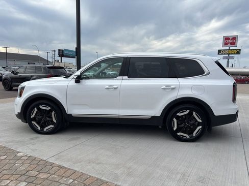 Used 2024 Kia Telluride EX w/ EX Captain's Chair Package AWD/4WD image 8