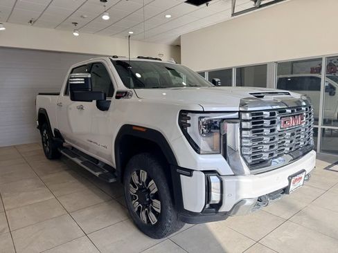 Used 2024 GMC Sierra 3500 Denali w/ Technology Package image 3