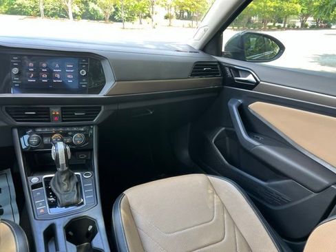 Used 2019 Volkswagen Jetta SEL Premium FWD image 27