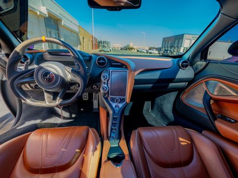 Used 2018 McLaren 720S RWD image 11