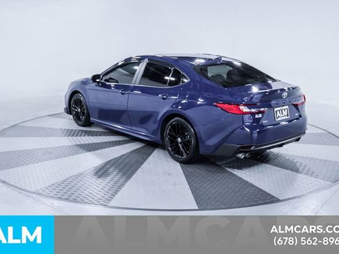 Used 2025 Toyota Camry SE image 7