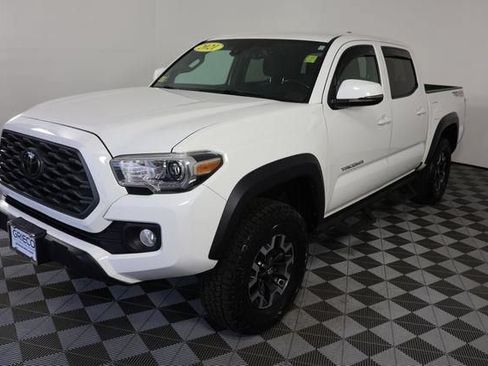 Used 2021 Toyota Tacoma TRD Off-Road AWD/4WD image 5